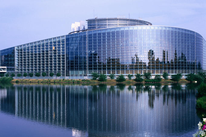 Európsky parlament opäť vážnym spôsobom prekračuje svoje kompetencie